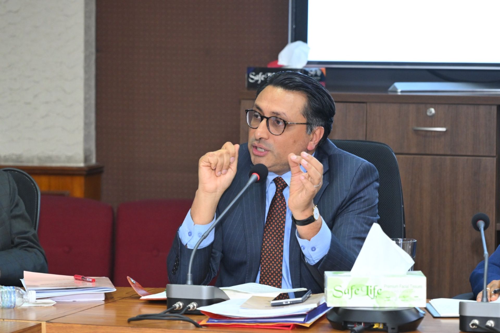 भन्सार, अन्तःशुल्क र बैंकिङ समस्या सुल्झाउन संयन्त्र बनाइने, निर्धक्क लगानी गर्न सरकारको आह्वान